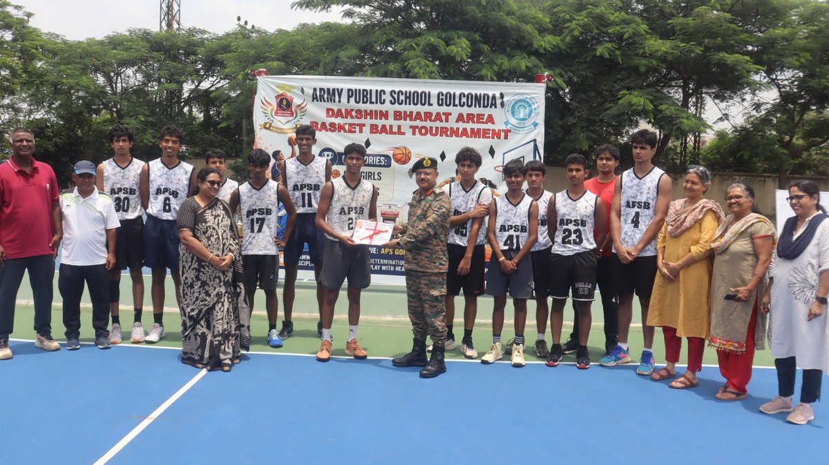 apsgolconda2's tweet photo. #APSGolconda hosted the Dakshin Bharat Area Basketball Tournament with teams from #APSBolarum, #APSWellington &amp; #APSKamarajRoadBengaluru . Brig Rahul Machhral, SM, felicitated the Teams.
Winners:
 U19 Boys APS BOLARUM 
U19 Girl's :APS kamarajuRoad Bengaluru
@dprohyd 
@cbseindia29 https://t.co/DDV7rKuTiK