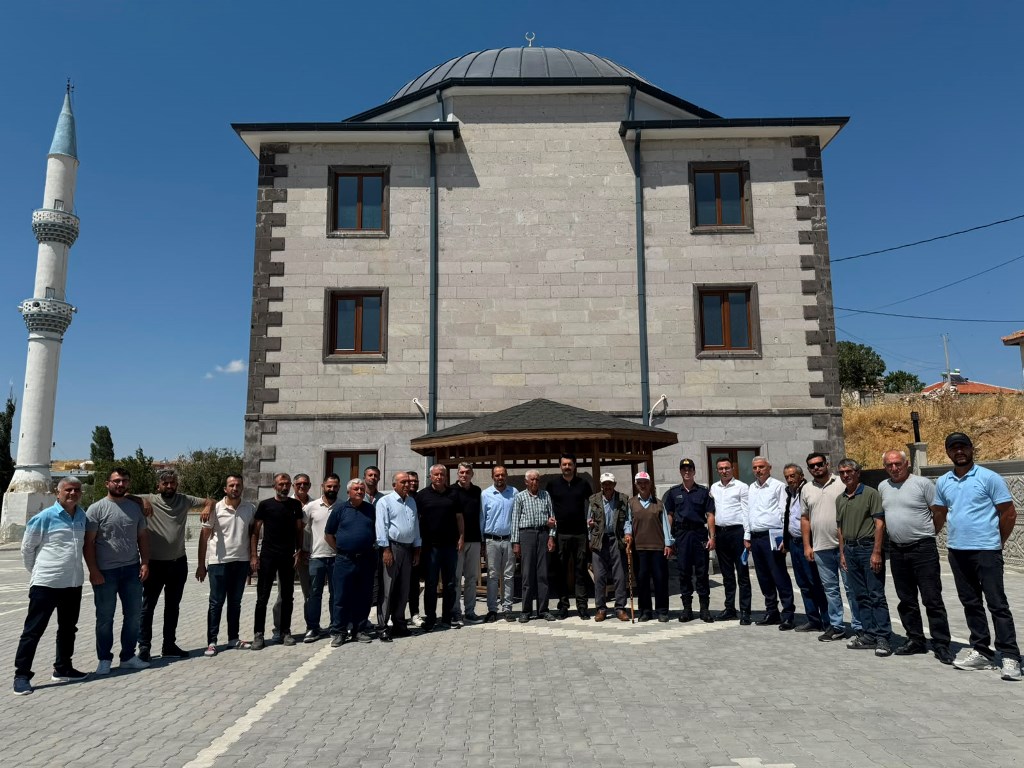 TC_Ortakoy's tweet photo. Kaymakamımız Sayın Mehmet BEK, İl Genel Meclis Üyeleri, ilgili kurum amir ve müdürleri ile birlikte  ilçemiz Hacıibrahimuşağı  Köyünü ziyaret ettiler. Vatandaşlarımızla bir araya gelerek bir müddet sohbet eden Sayın Kaymakamımız, vatandaşlarımızın istek ve taleplerini dinlediler. https://t.co/SK4rfDCsow