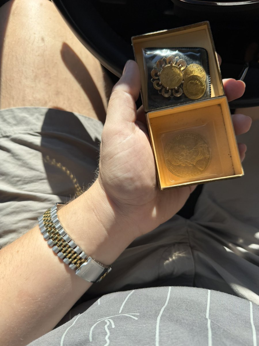 umbasxbt's tweet photo. Shorts across the board with a focus on ethereum:native and bitcoin:native well in profits while maxxing out summer has been a classic I’ve learnt in 2018. 

Usually holds true unless it’s a year of Bitcoin halving. 

Software, Bots and the state of renovation in our new house thriving. 

Starting the first round of 2-3% sized DCA‘s into spot with the remaining stablecoin stack and starting to rotate some Gold, Collectibles and positive Cashflow from the business back into spot. 

Makes it easier while having swing shorts open. 

Also starting to deploy more into DeFi as well as steadily increasing volume and automated trading strategies for incoming airdrops. 

Scale into locking in and go all in from Q4 so you can start offloading around the next halving. 

One should be able to 3x + the networth, if not more.