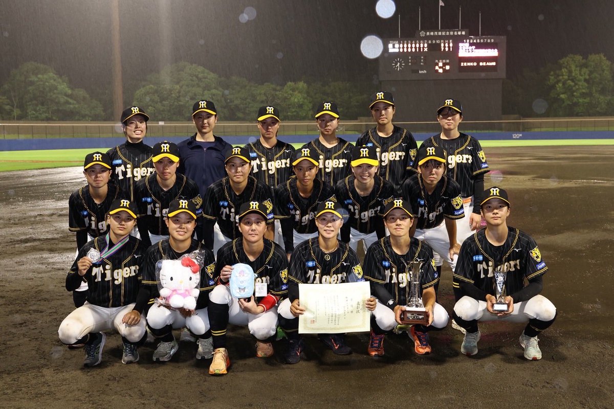 Tigers_Women's tweet photo. 本日、第21回全日本女子硬式クラブ野球選手権大会(主催:全日本女子野球連盟)決勝戦、ZENKO BEAMS (以下、ZENKO)と対戦しましたのでお知らせいたします。

8/14（金） 長嶋茂雄記念岩名球場

決勝
阪神TW    000 003 0 | 3
ZENKO　  050 011 X | 7

試合の詳細はこちら💁‍♀️
https://t.co/6y9T8PGwdz https://t.co/59LiiF2aFf