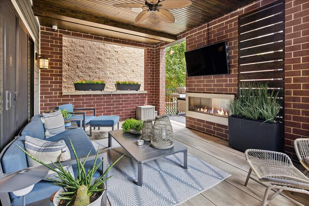 properties's tweet photo. Located in the heart of Lincoln Park, this 4-bedroom luxury duplex down seamlessly blends high-end style with incredible indoor-outdoor living. See more: https://t.co/W7ozQowjoP
----
2653 N Dayton Street #1, Chicago, Illinois 60614
Offered for: $1,450,000
Listed by: Sue Fichter https://t.co/0XalwaINJE