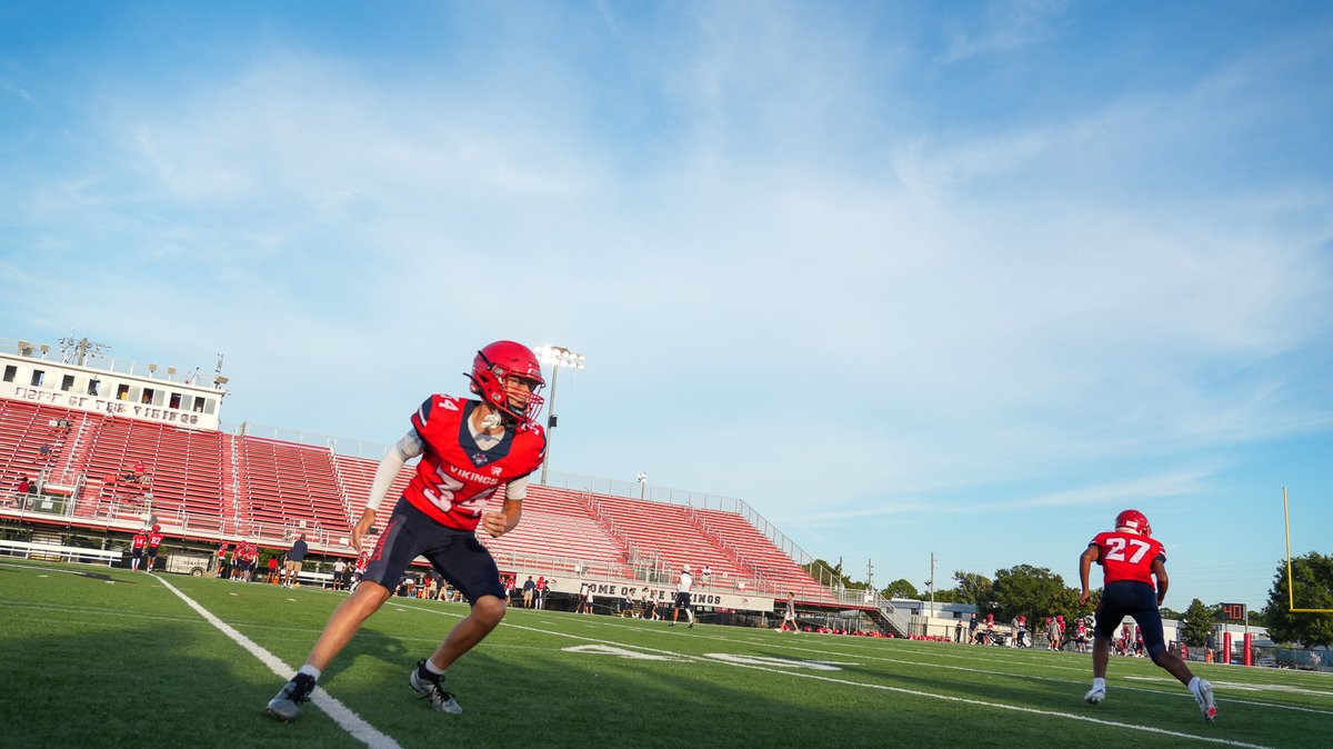 MidBayNews's tweet photo. The best from last night's #kickoffclassic between @Niceville_FB and @FWB_FB
#hsfb #emeraldcoast #flhsfb #football #nwfl #panhandle https://t.co/2nn5J7KcB2