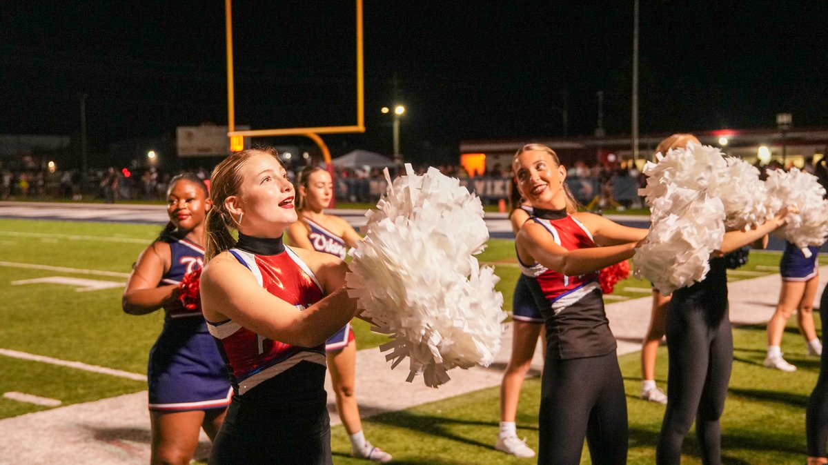 MidBayNews's tweet photo. The best from last night's #kickoffclassic between @Niceville_FB and @FWB_FB
#hsfb #emeraldcoast #flhsfb #football #nwfl #panhandle https://t.co/2nn5J7KcB2