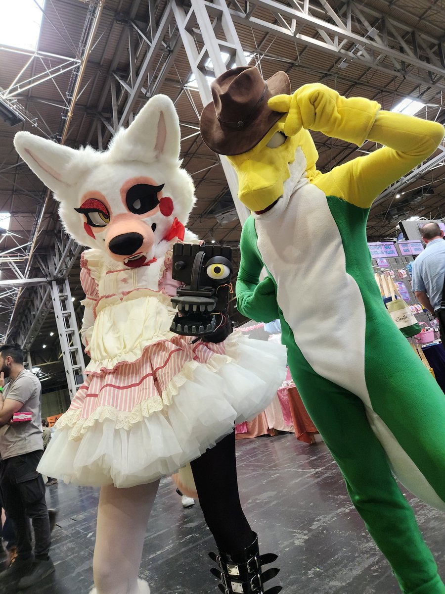 FurryWaifus tweet picture
