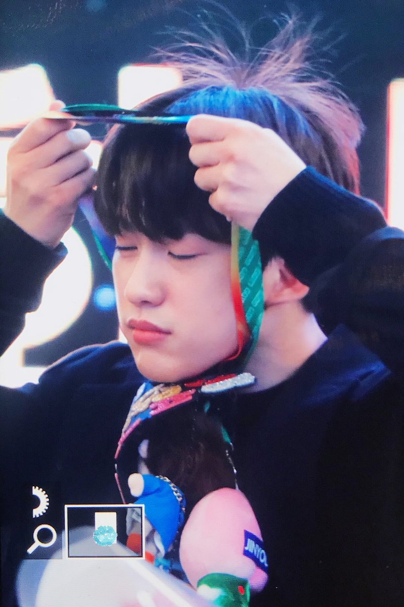 purrpurrjbjy's tweet photo. 운명을 받아들이고 팬싸템에 순응하는 표정 하지만 의연하게 https://t.co/nq1GEwoFyd