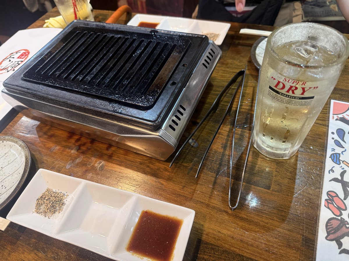 QjbR53's tweet photo. いってみたかった北区の焼肉屋へ✨
レバーが新鮮！タン、ハラミも抜群。
そして何より接客が超いい。
家に帰る頃には全身が焼肉の香りに包まれています笑 https://t.co/Ig3zDNltlJ