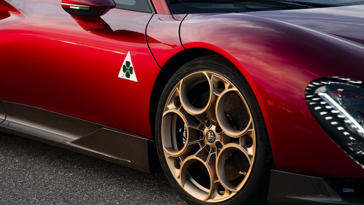alfa_romeo's tweet photo. Some cars are dreamed directly onto the track.

https://t.co/YPm2MuNyRN

#AlfaRomeo #33Stradale #AlfaRomeo33Stradale https://t.co/4HV1TPTytz
