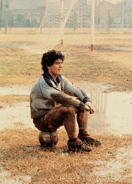 HistPresente's tweet photo. El personaje más fotogénico de la historia mundial. Hasta en el barro del potrero se lucía. https://t.co/yqo0i7Rq1x