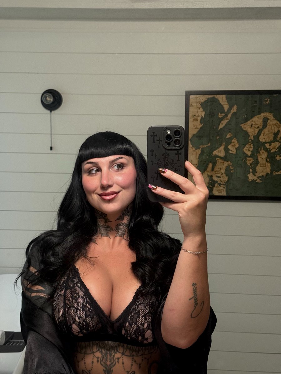 beefcakemamiii's tweet photo. happy Friday 😽 https://t.co/5Tjsw6kNMY
