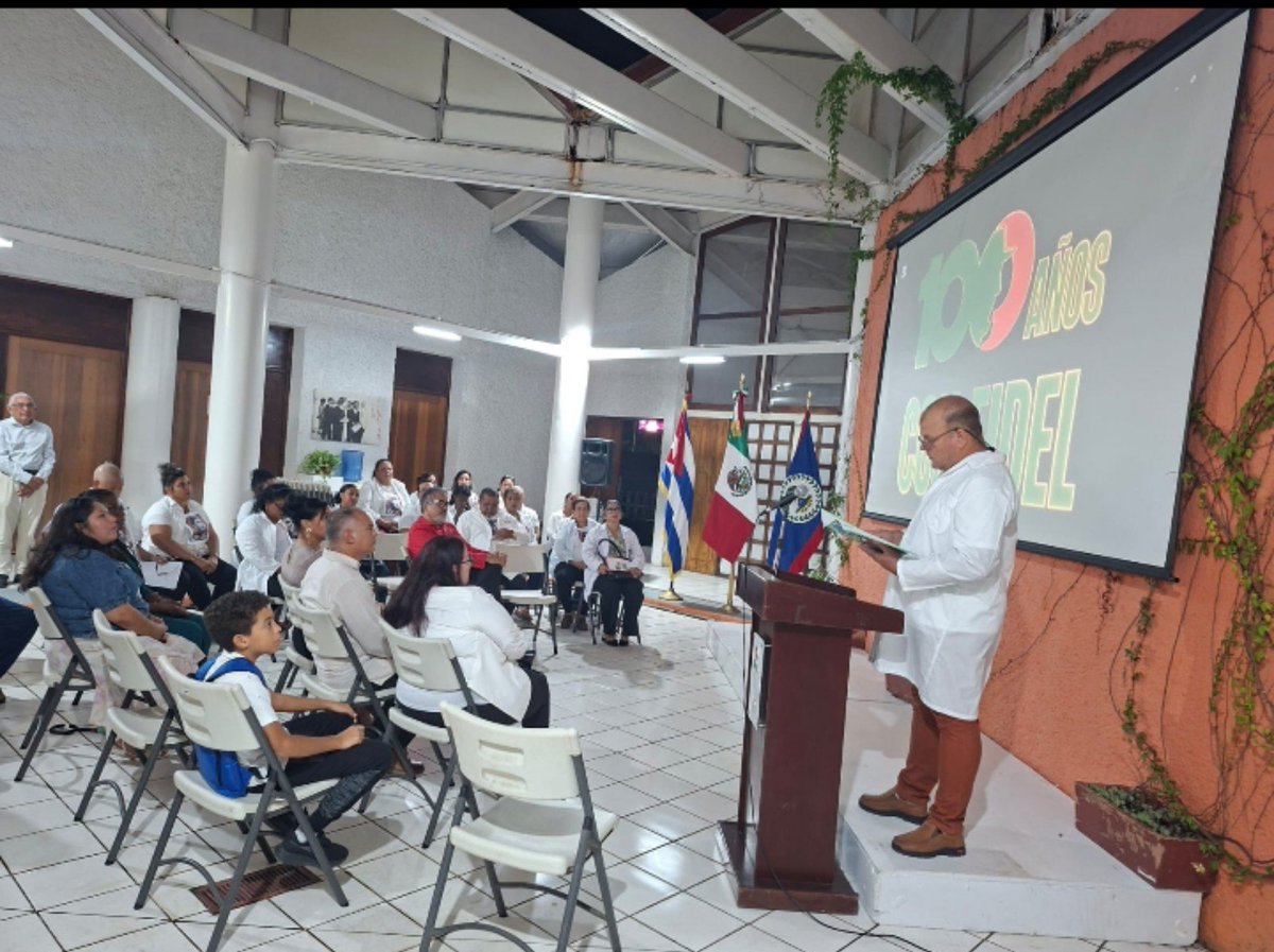 YNGC13613's tweet photo. Con motivo del aniversario 100 del natalicio de Fidel Castro Ruz la #BMCEnBelice realizó un acto político cultural rindiendo homenaje al Comandante Eterno.Como el expresó: Ser internacionalistas es saldar nuestra propia deuda con la humanidad.
#FidelVive https://t.co/OiOVWetVbD