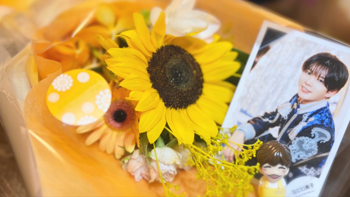 omochi_815__'s tweet photo. 長尾くんお誕生日おめでとう🎂
私の日常に彩りを与えてくれる花で、手の届かないところできらきら輝く星で、眩しいくらいに明るい太陽で、そんな長尾くんが世界でいちばん好きです❣️誰かの誕生日がこんなにも待ち遠しくて特別なこともアイドルを応援する楽しさも全部長尾くんが教えてくれたことだよ！ https://t.co/ZTo0RVaOmS