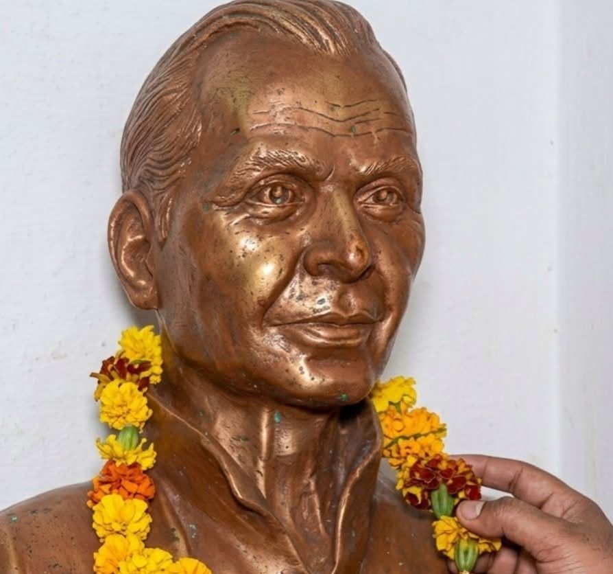 pnnetwork1's tweet photo. हरदोई 30 साल से प्रतिमा का इंतजार, आजादी के नायक के परिवार ने ठुकराया सम्मान

@UPGovt
@myogioffice
@yadavakhilesh
@RahulGandhi
@narendramodi
@Mayawati

https://t.co/WUBrIwjNRS https://t.co/ERTnYGJkoJ