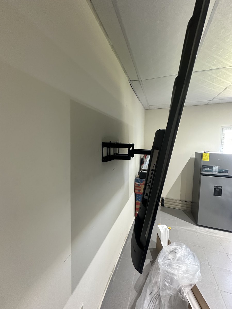 panamagadget's tweet photo. 📺 Instalamos este TV de 75” con un soporte articulado de doble brazo, logrando una fijación firme, nivelación precisa y mayor libertad para ajustar el ángulo de visión.

Cotiza la instalación de tu TV con @panamagadgets. 🔧

#TheGadgetStore #Panamá https://t.co/LXnlWJ4TO0