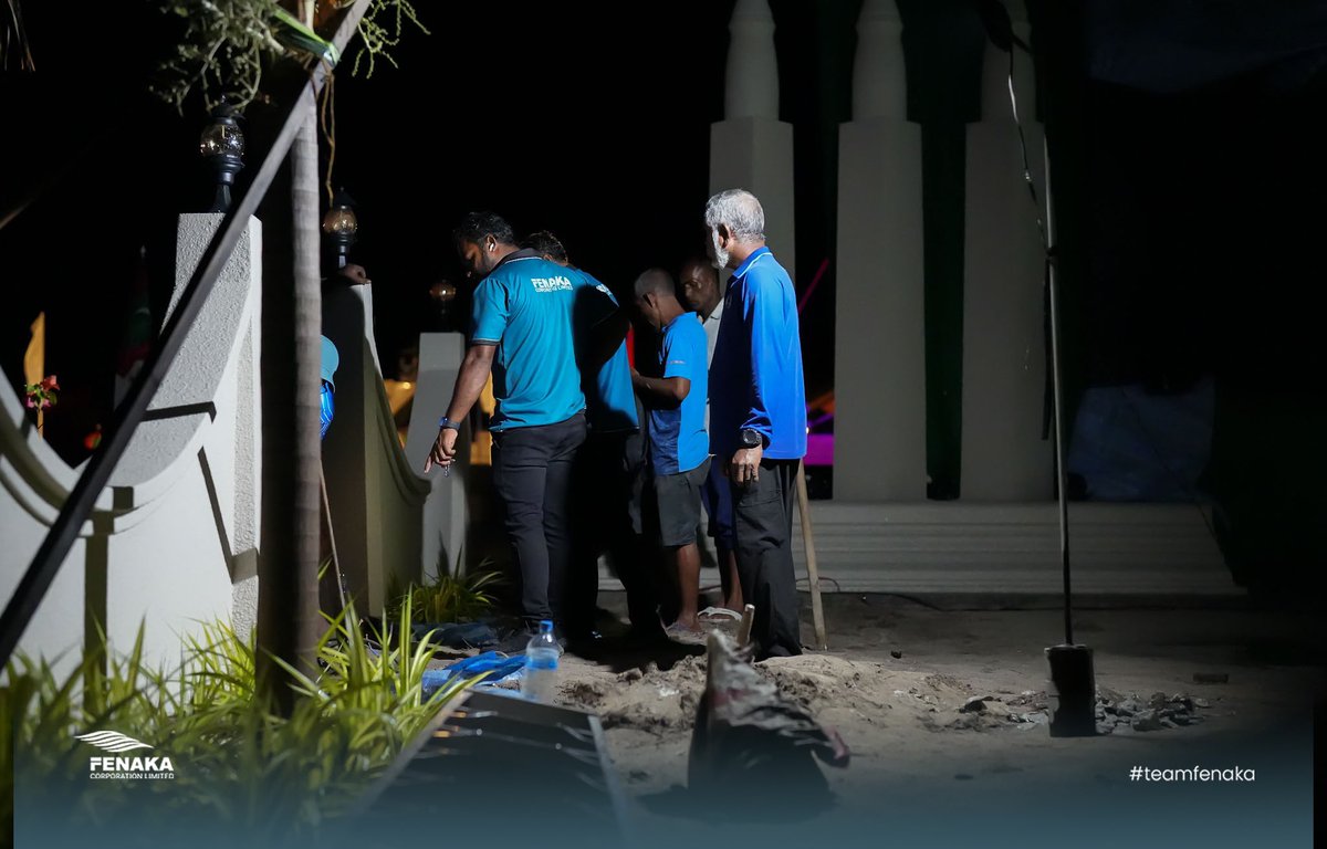 TeamFenaka's tweet photo. ހއ. އުތީމުގައި ބޭއްވުމަށް ހަމަޖެހިފައިވާ ޤައުމީ ދުވަހުގެ ރަސްމީ ޖަލްސާއަށް އެ ރަށް ތައްޔާރުކުރުމުގެ މަސައްކަތުގައި، ފެނަކަ އުތީމު ބްރާންޗުގެ މުވައްޒަފުން ދަނީ ވަރަށް ހަރަކާތްތެރިކަމާއެކު ބައިވެރިވެ، ބޮޑު އެހީތެރިކަމެއް ފޯރުކޮށްދެމުން.

#TeamFenaka https://t.co/W1g507awlK