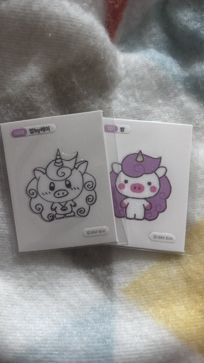 keyti_kat's tweet photo. Kala ko dalawang sticker lang, okay na rin knowing naka kuha ako ng sticker drawn by @layzhang 🦄

Tapos patulog nako tska ko naisipan buksan. Apat pala yan sila 😅  may Ohari pa at Yeoldaenggge. https://t.co/FZBuYxRVBH