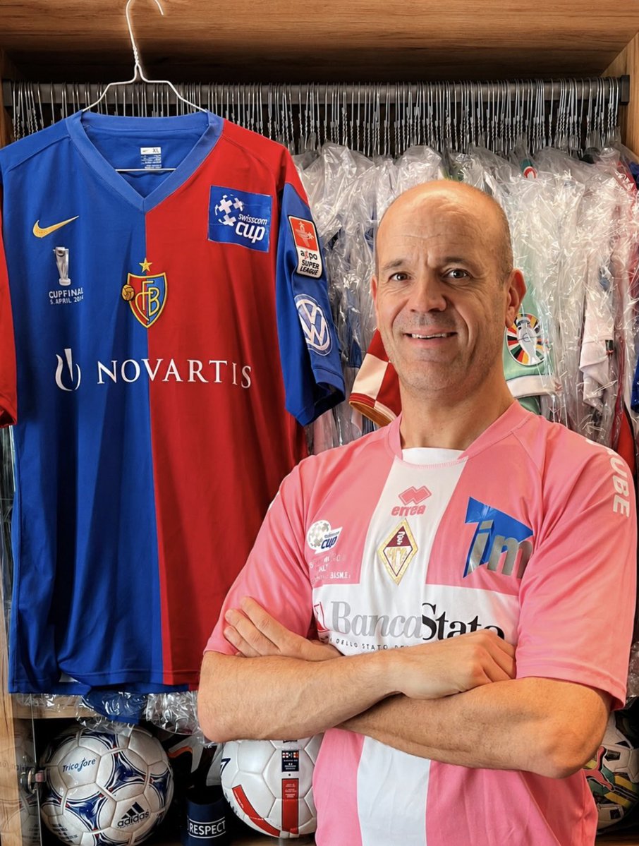 ildelima6's tweet photo. 18 anni fa @ACB1904🇨🇭ha raggiunto la finale della Coppa Svizzera 🏆 contro il @FCBasel1893 🇨🇭, oggi quella maglia torna per ricordare la storia. È un privilegio che quelle magliette fanno parte della collezione grazie ai miei ex compagni 🫶🏻🇨🇭⚽️ #bellinzona #ticino #acb #matchworn https://t.co/uFG1FCuztt