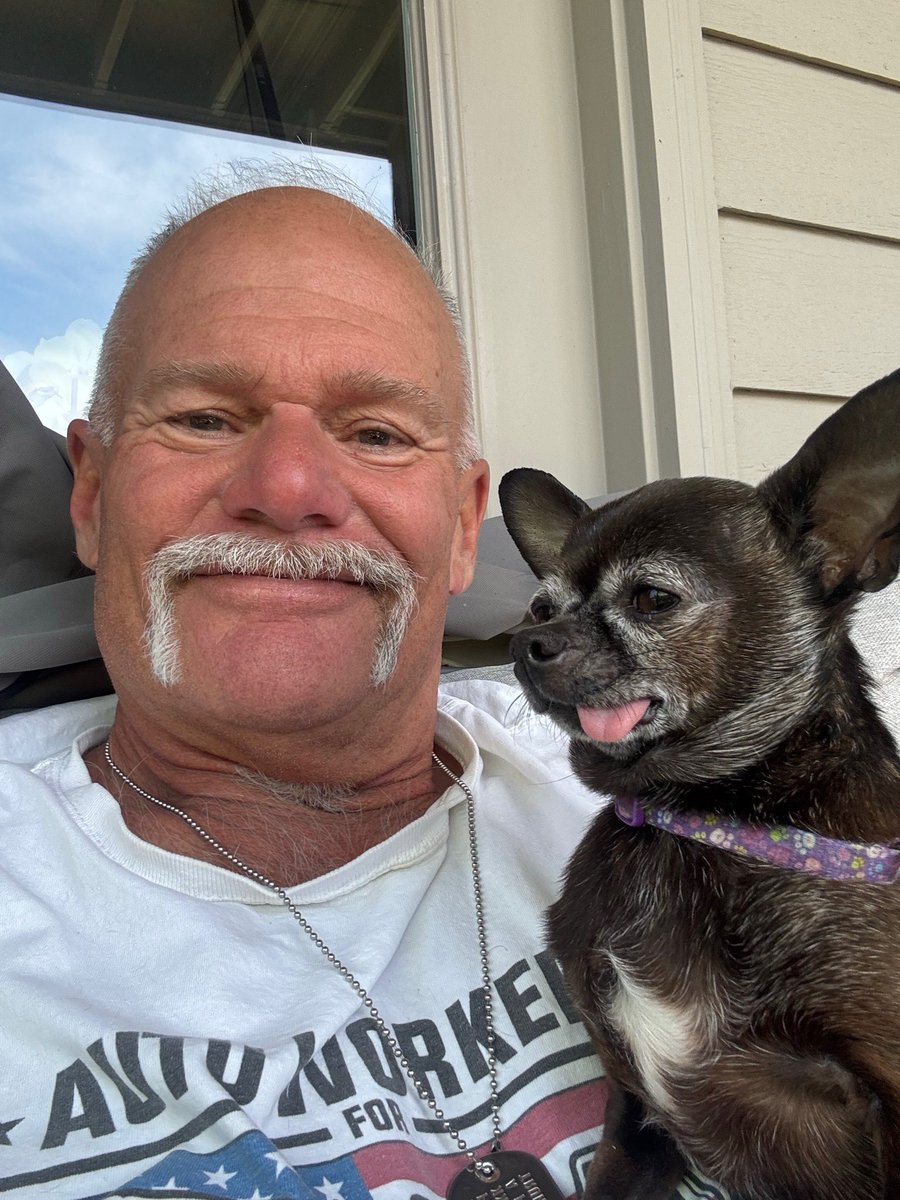 TeamMikeRogers's tweet photo. Look at this dynamic duo! Brian & Chilly Willy from Macomb County ๐
#DogsForMike ๐พ๐บ๐ธ https://t.co/s0WwddhudG