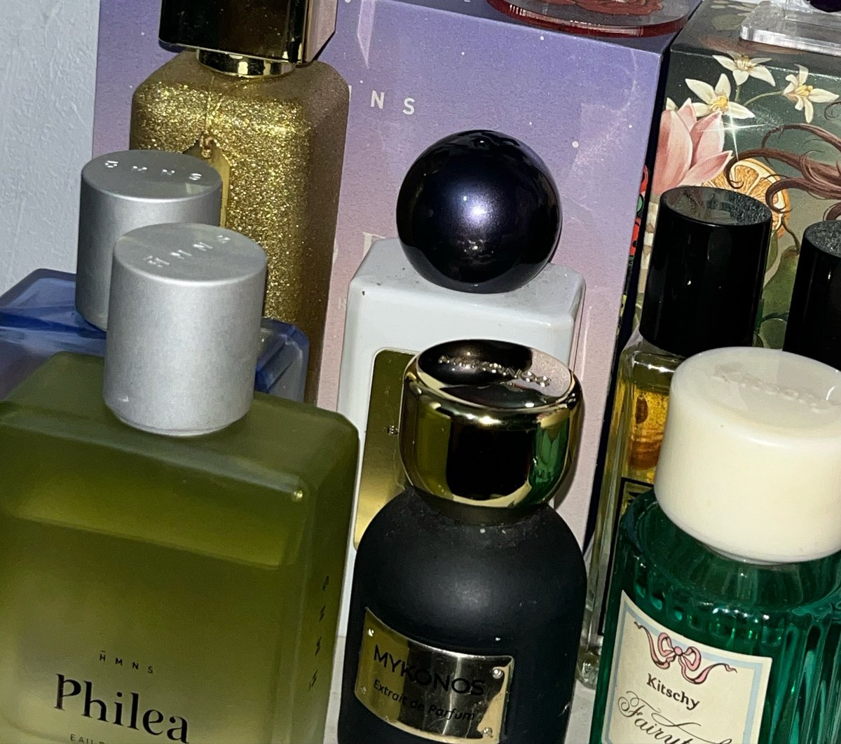 americanaw_'s tweet photo. cainmates vs perfume

saat ini yang aku pake buat daily philea sama refillan 😛 ak gabisa pilih 1 krn aku cinta semua wewangian yg aku punya https://t.co/66XBKKZaOB