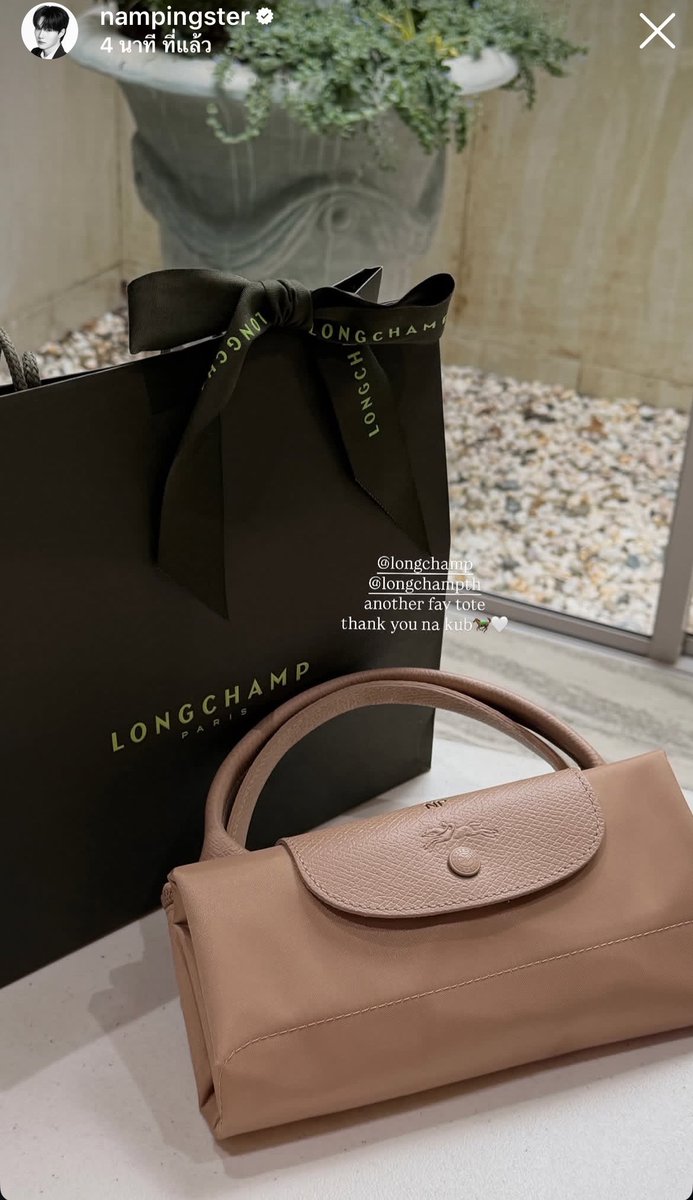flowerknows614's tweet photo. ทั้ง Delvaux ทั้ง Longchamp 😭🤏🏻🤍 แบรนด์กระเป๋ารักชีมากกกกกก ไม่เสียดายที่มาดามแบกกระเป๋าสิบโลจนเป็นที่พูดถึง

#nampingster https://t.co/M0MwDacir3