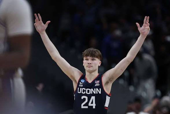 CBBToday's tweet photo. The 2026-27 UConn Huskies are STACKED

PG: Silas Demary Jr
SG: Braylon Mullins
SF: Jayden Ross
PF: Nik Khamenia
C: Najai Hines

Dan Hurley has done it again

Is this a Top 5 team in the country? https://t.co/Fwcs73wFY2