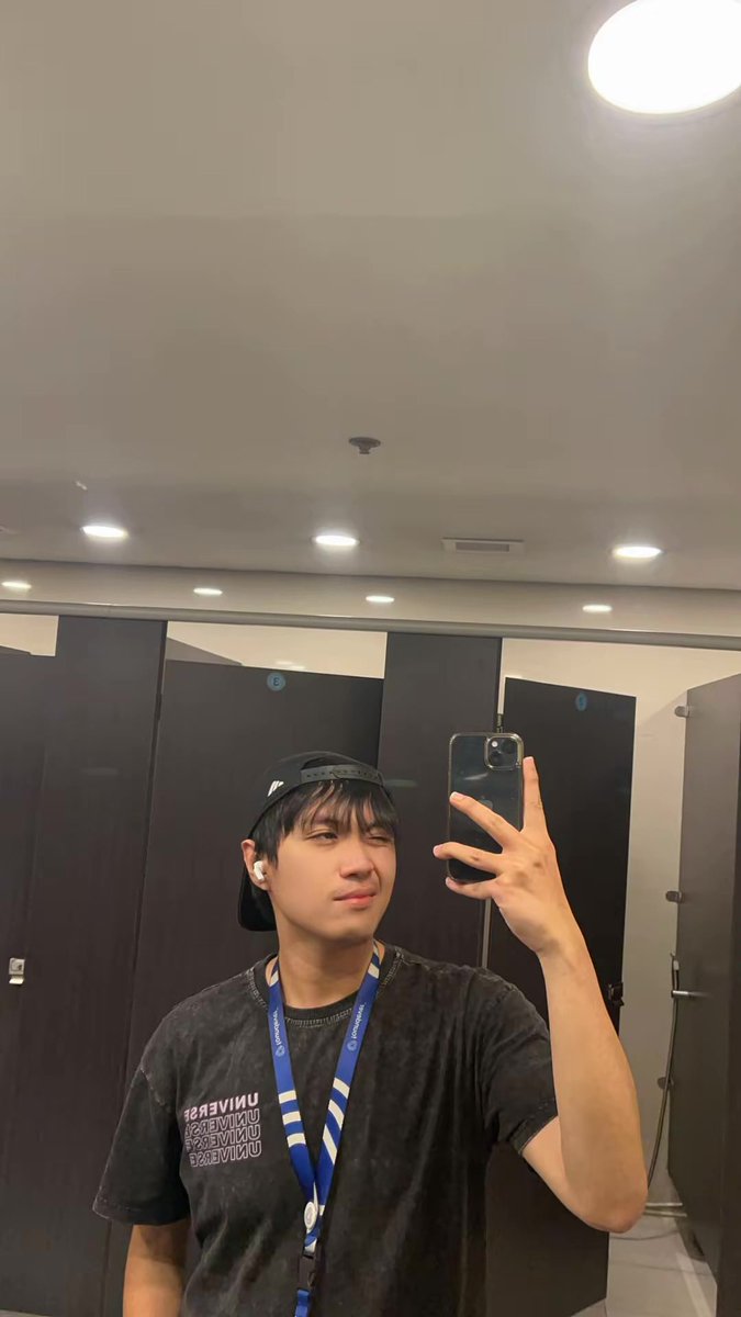 nicoisaaac's tweet photo. 😗😬 https://t.co/lNi0OT5W0L