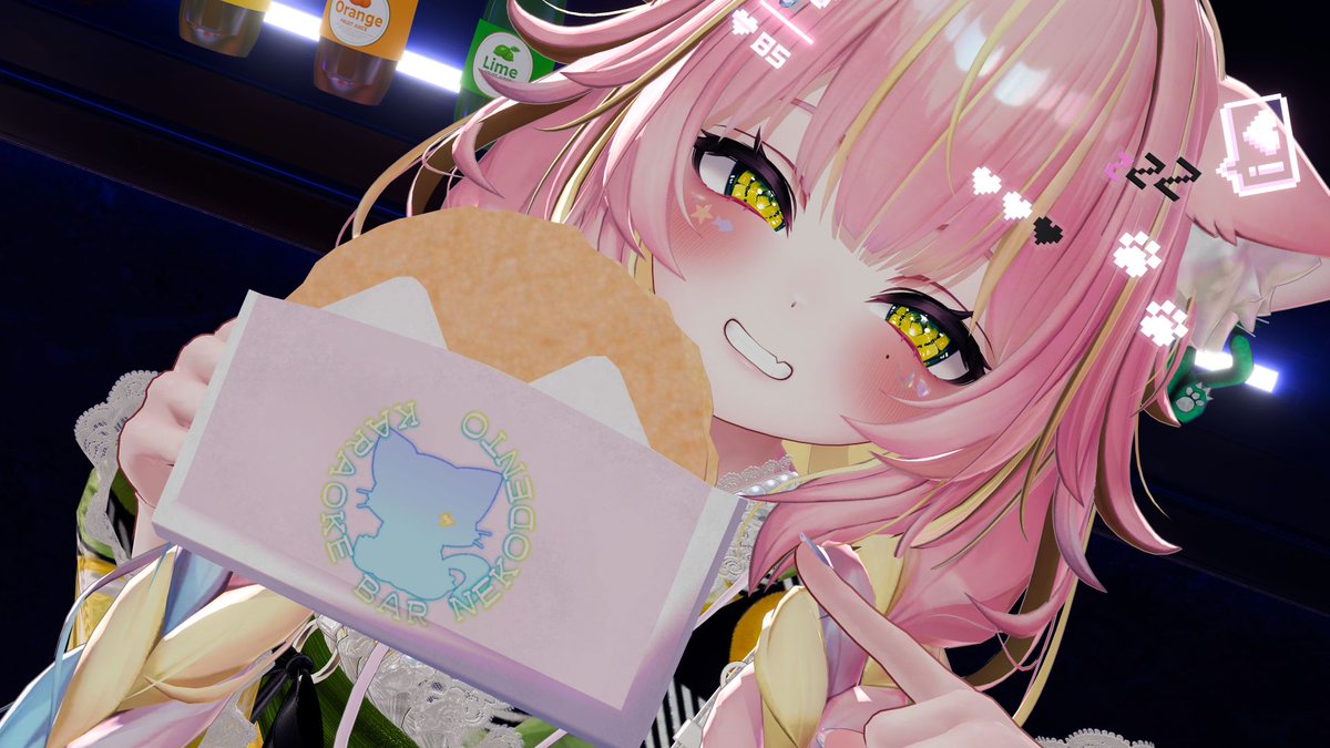 ttcha_vrc's tweet photo. 今日の猫電逃は夏曲縛りだったので、スタッフの私も夏っぽく浴衣を着ましたよ👘🍋
期間限定メニューてんこもりでバーテンダーがてんやわんやしてましたが🤭楽しんでもらえてたら嬉しいです！
再来週も同じく夏曲縛りでお祭りムードになっていますので、是非遊びに来てください💗
#猫電逃_VRC https://t.co/XtCD1MBcg5