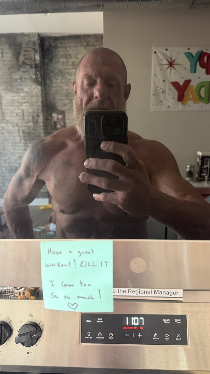 DaddyDeltz69's tweet photo. https://t.co/Pf8pNcC7No 

Looking for a snack 🍆 💦 👅 

#muscle #onlyfans #fit #bald #beard https://t.co/ttV38Jg9QG