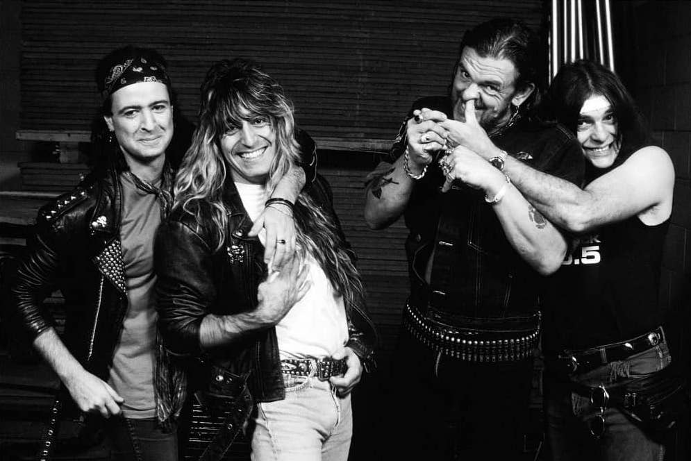 hitosdelrock's tweet photo. 14-08-1992: La banda Motörhead edita su décimo disco de estudio "March ör Die" con temas como "Hellraiser", "You Better Run" o "Bad Religion". El álbum contó con tres diferentes bateristas y es el primero con Mikkey Dee. Además participaron Ozzy Osbourne y Slash, entre otros https://t.co/xmBsvtIvXK