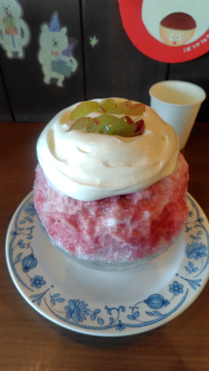 renri22's tweet photo. 今日食べにいったピオーネとカルピスのかき氷めちゃ美味しかった！　夏は高いかき氷たくさん食べたい https://t.co/pLFY3IO8VC