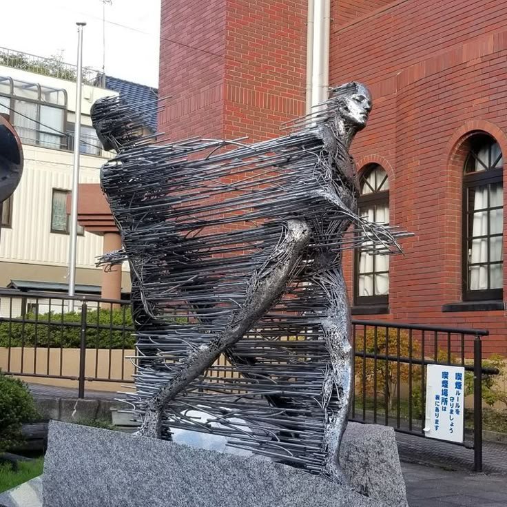 LeoDaVinciWave's tweet photo. Noriaki Suzuki’s Toki no Tabibito (“Time Traveler”) is one of those sculptures that looks different the longer you stare at it. Two human figures seem to be breaking apart into horizontal lines, as if their bodies are being pulled through time. Placed near the historic meeting point of the Tokaido and Nakasendo routes, the idea feels especially fitting.

I like that it doesn’t literally show time—it makes you imagine what time might look like if a human body could pass through it.
