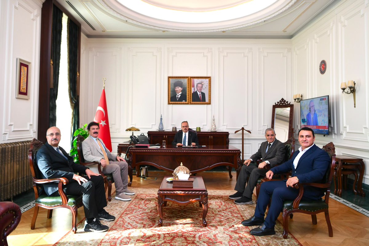 AnkaraValiligi's tweet photo. Vali Yakup Canbolat, Dünya Gençlik ve Kültür Konfederasyonu Genel Başkanı Türker Aygündüz’ü kabul etti. 

Ziyaretleri ve hayırlı olsun dilekleri için teşekkür ediyoruz. https://t.co/8UTLMHHdSo