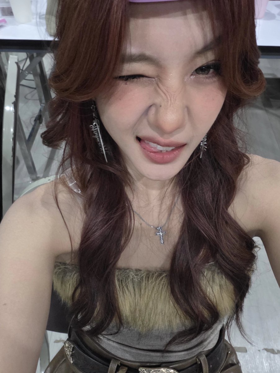 sunflowerjaaa's tweet photo. 😼 https://t.co/EuTgEXFeyC
