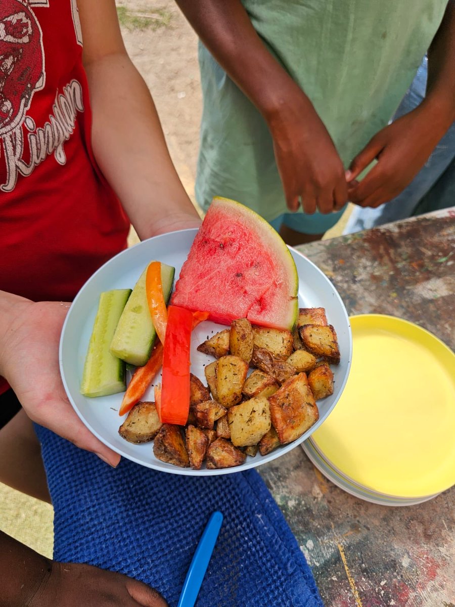 hackneyplay's tweet photo. Lovely healthy food being served at our playgrounds @ person street and Homerton #hackneyHAF #HAF https://t.co/KxuLqXUFlL