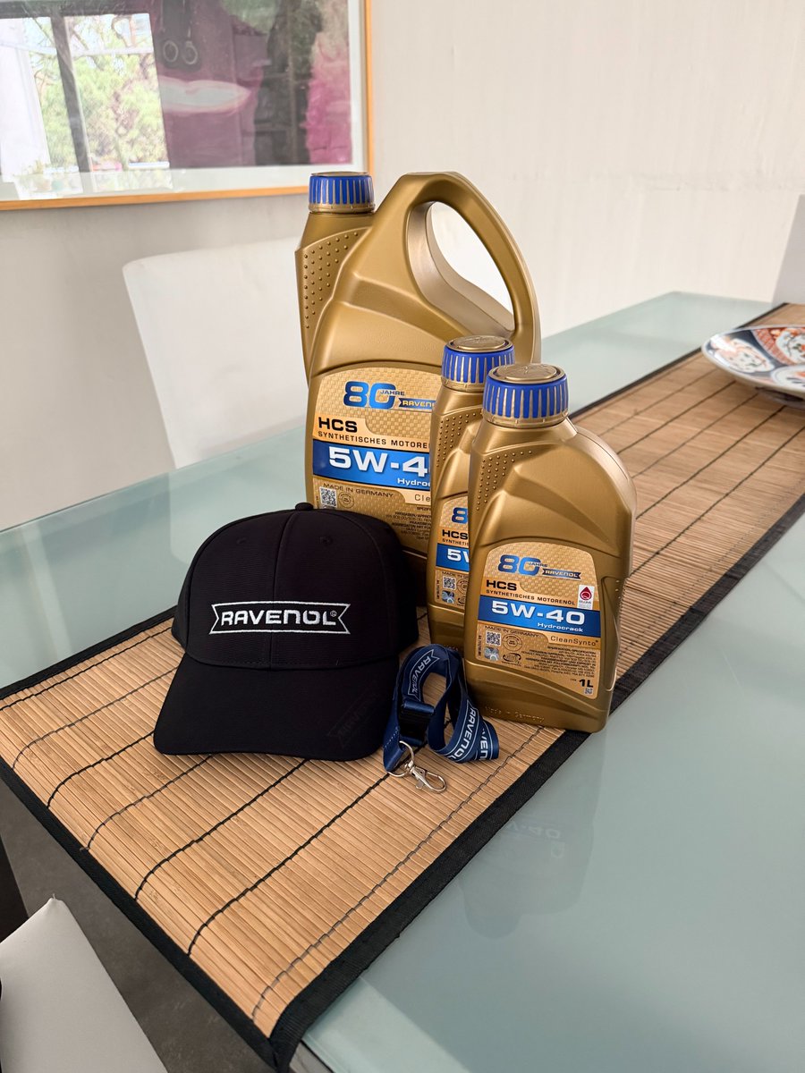bielaypiston's tweet photo. Qué grandes los muchachos de Ravenol Argentina, se enteraron que era mi cumple y me mandaron estos regalitos 🥳

Si buscan lubricantes premium, no se olviden que Ravenol ya está disponible en Argentina 👇
https://t.co/nut8TLW9Xj https://t.co/kjT0JRjPlu