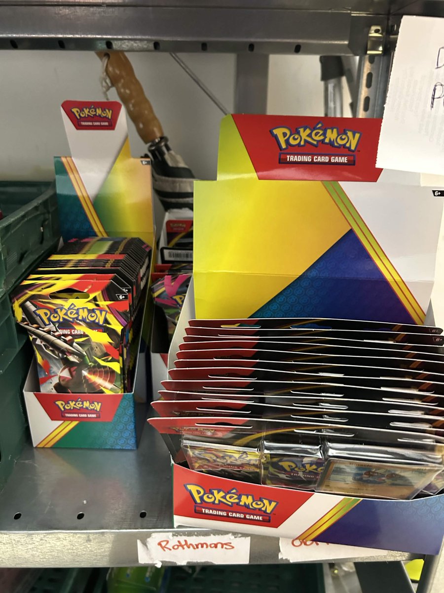 PBSTUK's tweet photo. 🚨Tesco Drop🚨

Tesco are going to be doing another Pokemon drop on Friday 28th August. Similar to the previous drops we have seen instore via the Entertainer. Being told more Tesco Stores will have stock this time around, the products dropping as a followed.

Pitch Black Sleeved Booster
Pitch Black 3pk Blister
Pitch Black Checklane Blister
Mega Moonlit Tins
First Partner Boxes (either S2 or S3)

Thanks to @LordMersgoth for the info