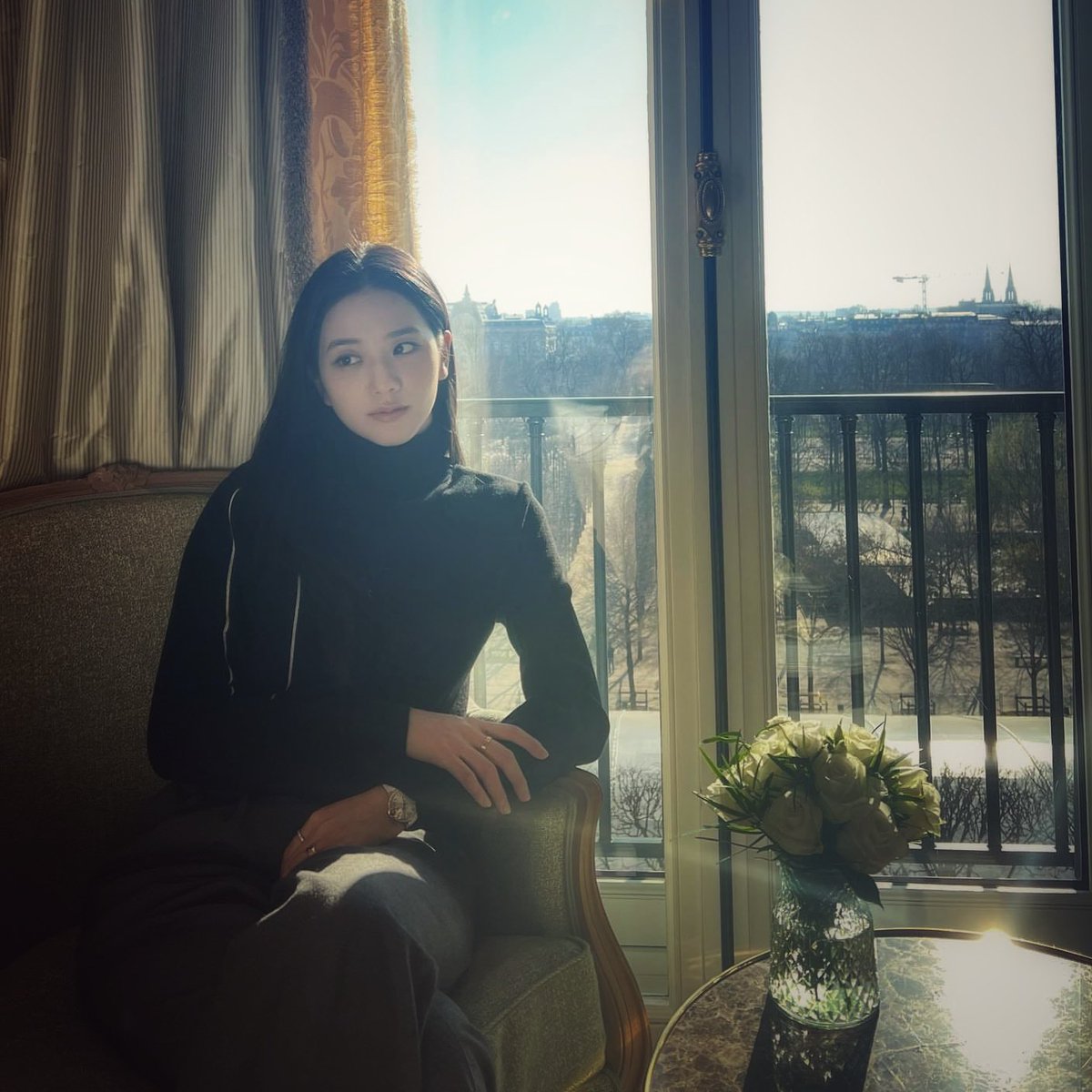 mintsqzc8's tweet photo. Totally bosom sister.#JISOO https://t.co/YKMWTaueLl