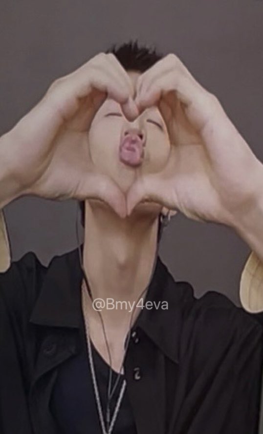Bmy4eva's tweet photo. 20200814 Video call

애교 만땅 강아지 🐶💕

#KARD #카드 #BM #비엠 https://t.co/2SHy5gUkQr
