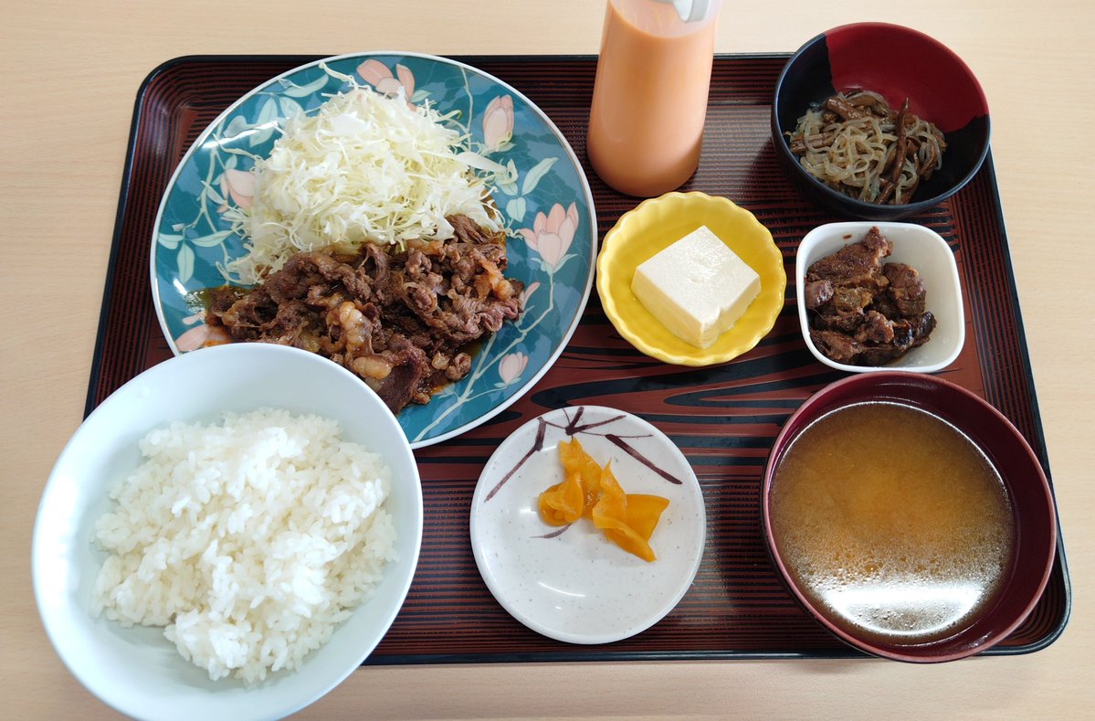 000starask's tweet photo. 昨日は友人達と旅行！✨️

桜焼肉(馬肉)最高に美味かった！✨️

ある道の駅のジェラートのカフェオレ
もう1つは赤みそ！✨️

休みも後2日かぁ～！😖💦 https://t.co/uDwbaxBTNu