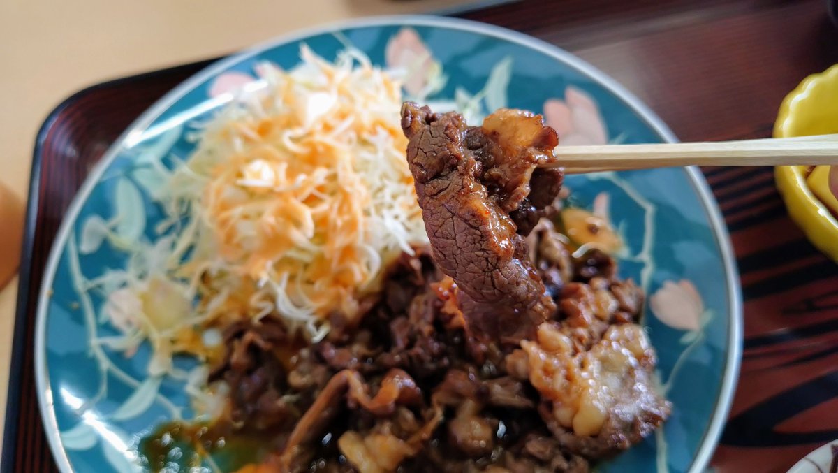 000starask's tweet photo. 昨日は友人達と旅行！✨️

桜焼肉(馬肉)最高に美味かった！✨️

ある道の駅のジェラートのカフェオレ
もう1つは赤みそ！✨️

休みも後2日かぁ～！😖💦 https://t.co/uDwbaxBTNu