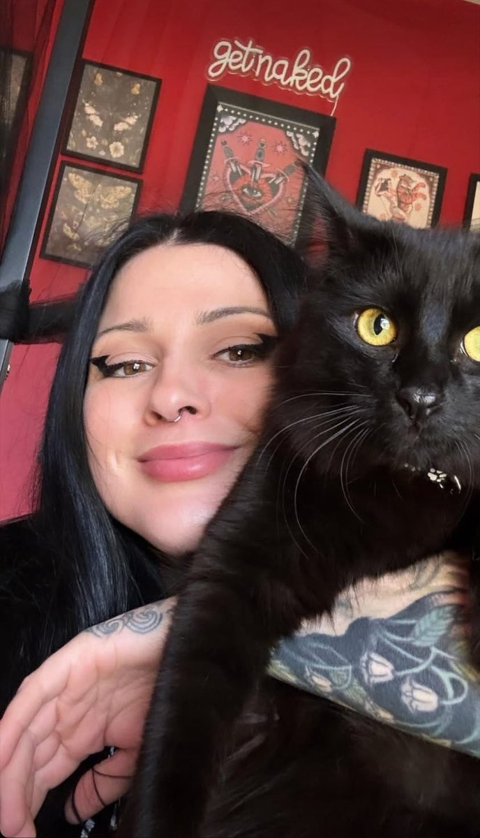 katemarkkate2's tweet photo. 🖤🐈‍⬛ https://t.co/YHzH8yl2fy