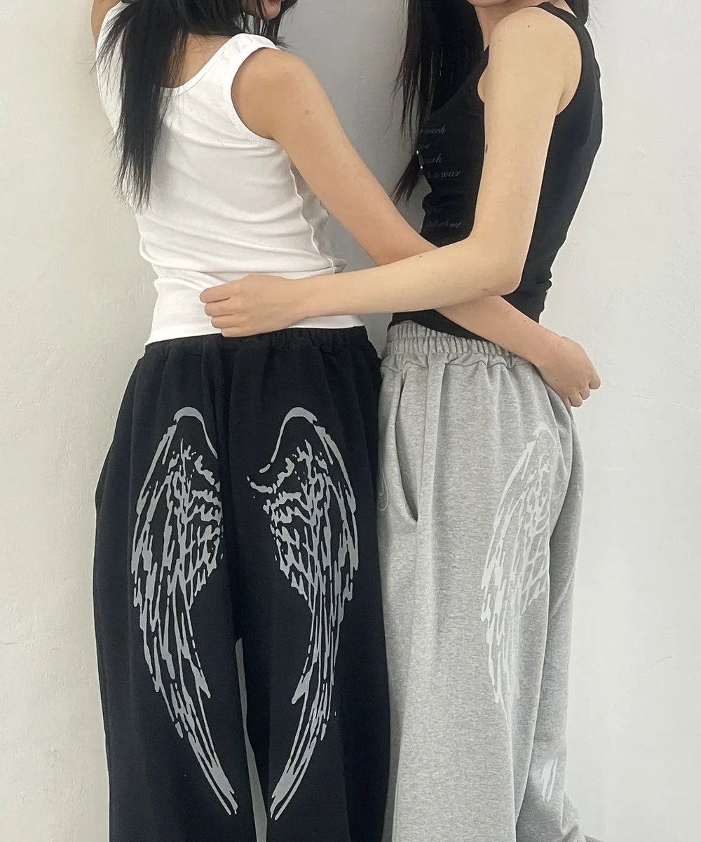 fancyclub__jp's tweet photo. MUSINSAでまさかの"お盆セール"やってて、ずっとかわいいと思ってたらangelシリーズ鬼安くなってる ･･･ 🪽

MEOWのアンナちゃんもきてるこのangelシリーズ･･･特にスウェットパンツがもう辛くなるほどかわいいの ♪ https://t.co/czuQpVlwUI