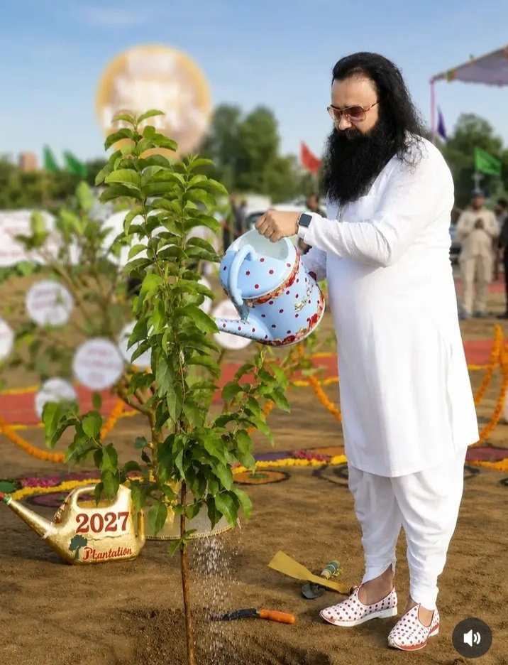 aaru18328187's tweet photo. डेरा सच्चा सौदा के गद्दनशीन Saint Gurmeet Ram Rahim Singh Ji के 
#BirthdayCelebration पर डेरा सच्चा सौदा के अनुयायी हर साल Mega Tree Plantation Drive आयोजित करते हैं जिसके अंतर्गत लाखों पेड़ लगाए जाते हैं और उनकी देखभाल की जाती है ताकि 
#GreenIndia का सपना साकार हो सके https://t.co/AnBWhrlMHF