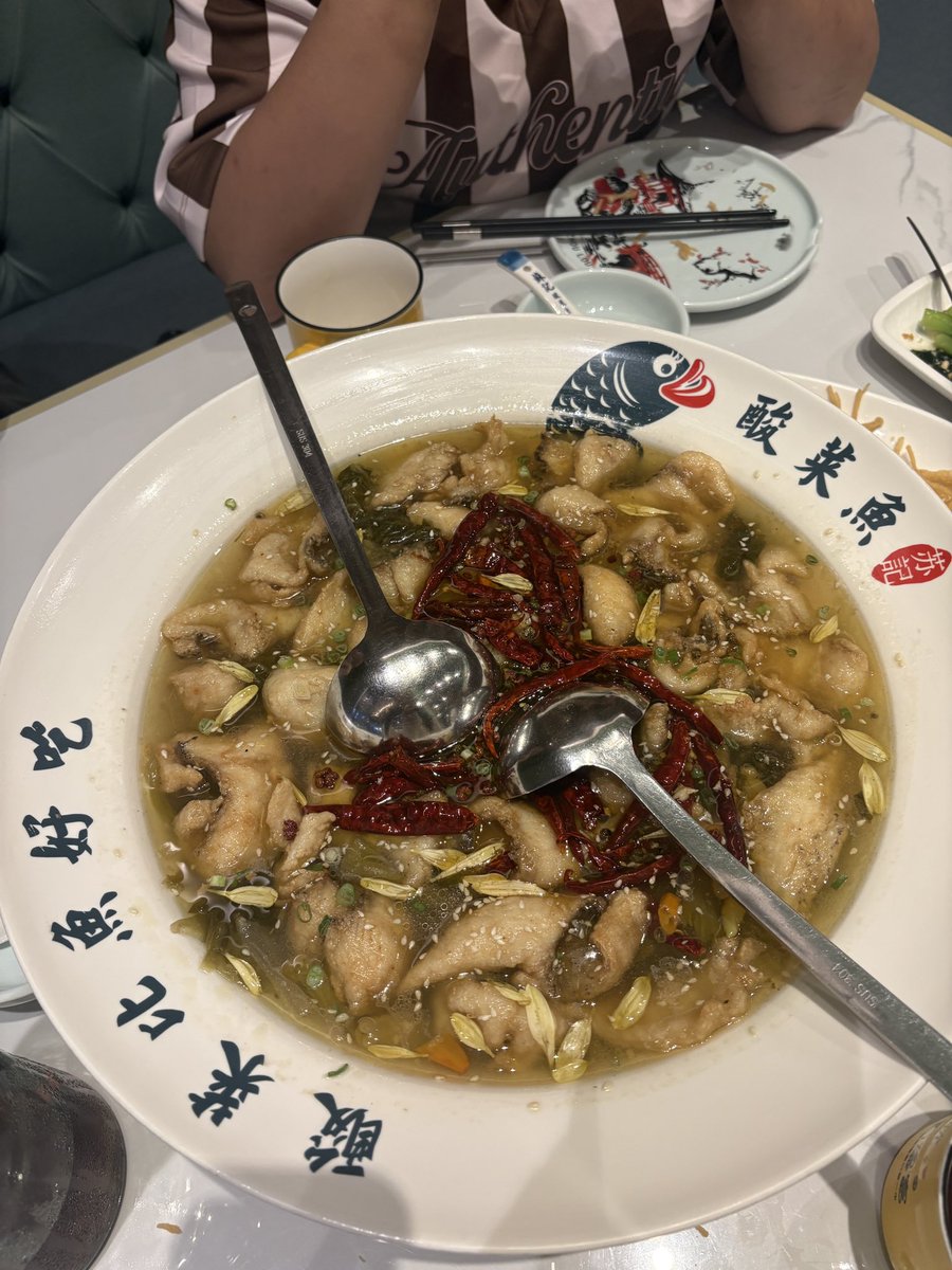 lkittendus7's tweet photo. All time fav dan gak cuma ada di ashta: suji suan cai yu 
Doi: mau makan apa? 
Gw: suji…

Gw ke grup temen: ges temenin gw makan suji

Gw ke sahabat-sahabat: AYO KITA MAKAN SUP IKAN ENAK https://t.co/TpsvMj983m