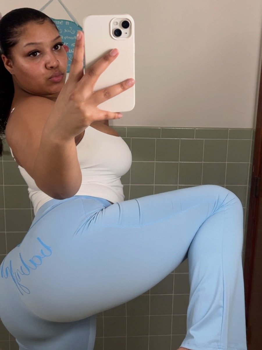 Macyprettyyy's tweet photo. Does it still looks good in pants ? 🩵 https://t.co/JPatEvOwCt