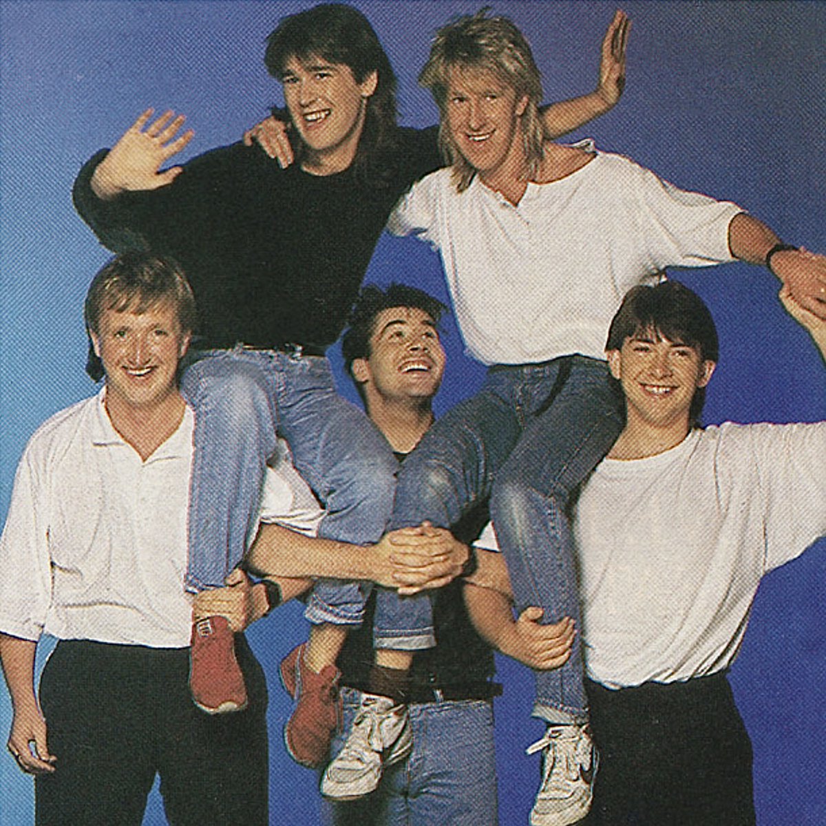 nb_choose's tweet photo. China  CrisisのベーシストGary Johnsonの訃報のネット記事を読みました。1983年Working With  Fire And Steelのアルバムを聴いて以来ずっとファンで。いつの間にか、一番好きな音楽グループ＝China  Crisisと言えるまでに。彼のディスコティックなベースラインやTragedyのベースソロも大好きでした。 https://t.co/rz0EtcSgcn