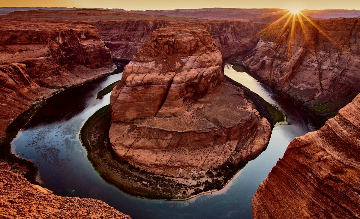 DonaldRivert's tweet photo. Setting sun behind Horseshoe Bend, Page, AZ https://t.co/G4LiADp1lk