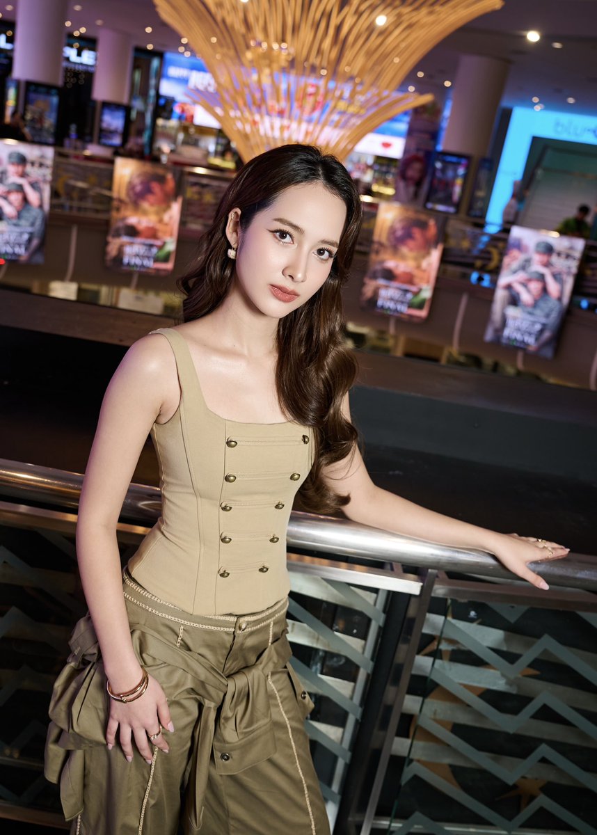 kategory2's tweet photo. ดีใจมากๆที่ได้เจอทุกๆคนนะคะ เติมไฟในใจมากๆขอบคุณ พี่ตั้ม พี่ก้อง พี่หน่อย พี่จีน ที่มองเห็นอะไรในตัวเด็กคนนี้ ให้รับบท “มาดา” รักกองนี้มาก ดีใจที่ได้เจอพี่ๆเพื่อนๆน้องๆนักแสดงทุกคน ดีใจที่ได้เจอคนเก่งๆ🫶🏻 จะขาดทีมงานและเบื้องหลังทุกคนไม่ได้เลย รักทู้กคน #whenlightfadesFinalEP https://t.co/nQslNZM5zf