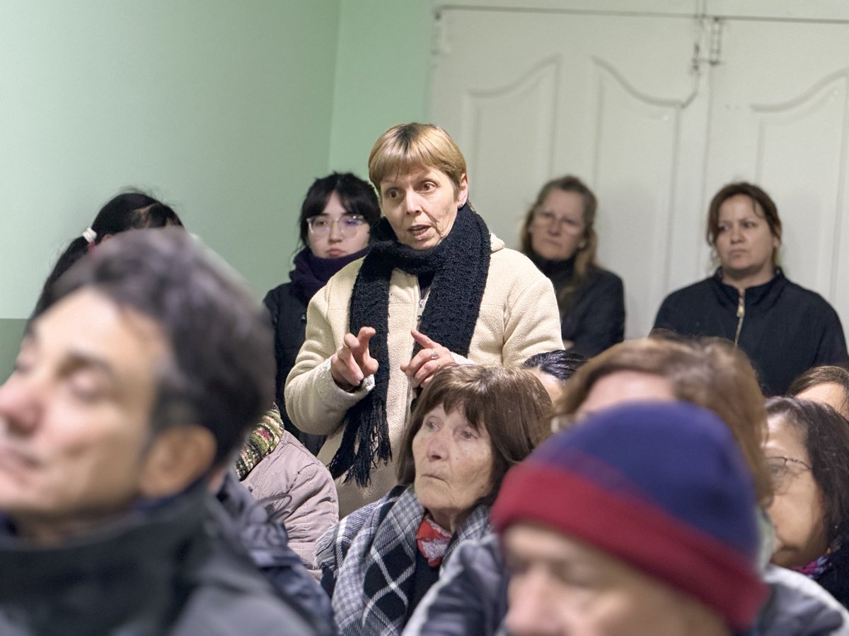 alvarezporte's tweet photo. También hablaron de grupos de jóvenes que permanecen hasta altas horas de la noche, delitos y situaciones de narcomenudeo que ocurren a la vista de todos.

Pero surgió además una preocupación que debemos corregir entre todos. Muchos de estos hechos no se denuncian y ni siquiera se llama al 911.