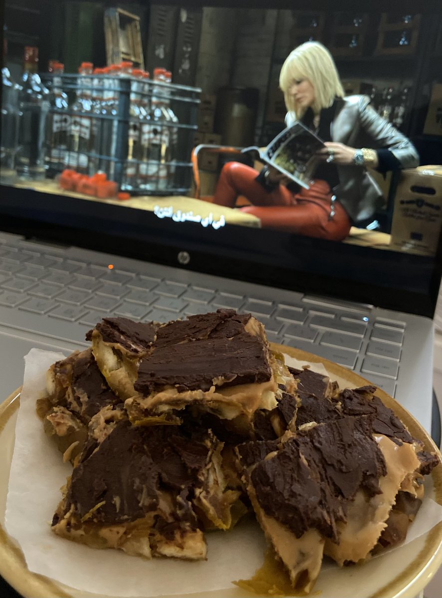 j_mer5's tweet photo. Today’s snack/

Dates+ Dark chocolate+ beanut butter +salt https://t.co/hsVrLirAry