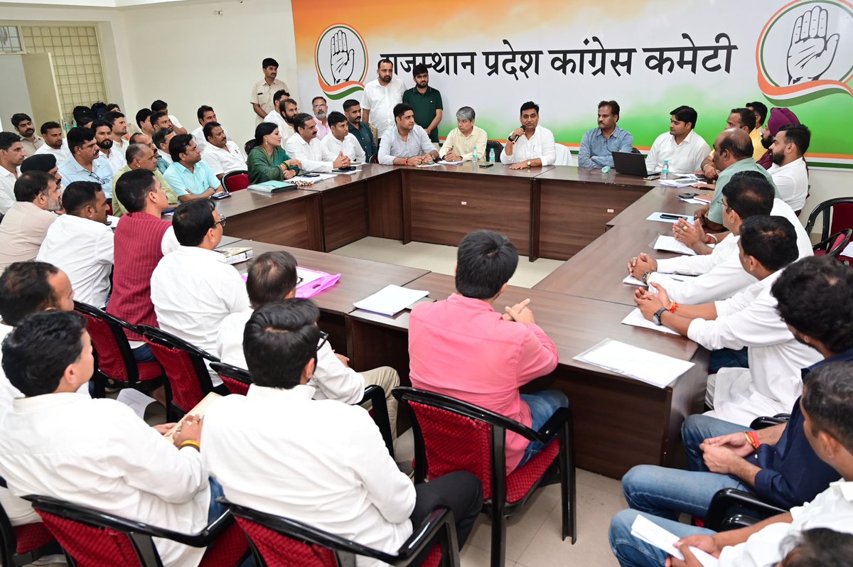 GovindDotasra's tweet photo. राजस्थान कांग्रेस कमेटी के विधानसभा ऑब्जर्वर्स के साथ 2 दिवसीय बैठक के दूसरे दिन भी संगठनात्मक कार्यों, जमीनी फीडबैक और कार्यकर्ताओं की सक्रियता को लेकर विस्तार से चर्चा की।

📍पीसीसी वॉर रूम, जयपुर https://t.co/eVIq9ytdoq